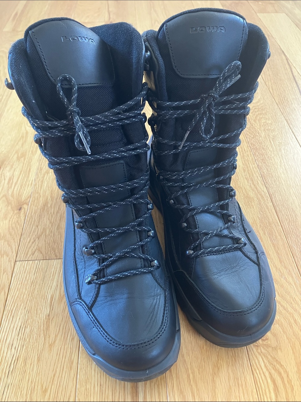 NWOT Lowa Renegade Black Leather Gore-Tex Hiking Boots